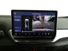 VW ID.4 Pro 210 kW Business in Mondsteingrau Dach schwarz
