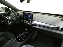 VW ID.4 Pro 210 kW Business in Mondsteingrau Dach schwarz