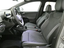 VW ID.4 Pro 210 kW Business in Mondsteingrau Dach schwarz