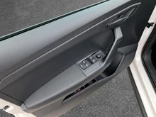 SEAT Arona Reference Edition 1.0 TSI in Candy-Weiß