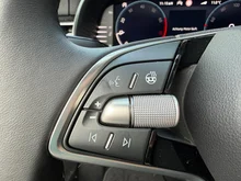 Škoda Kamiq Selection TSI in Black-Magic Perleffekt
