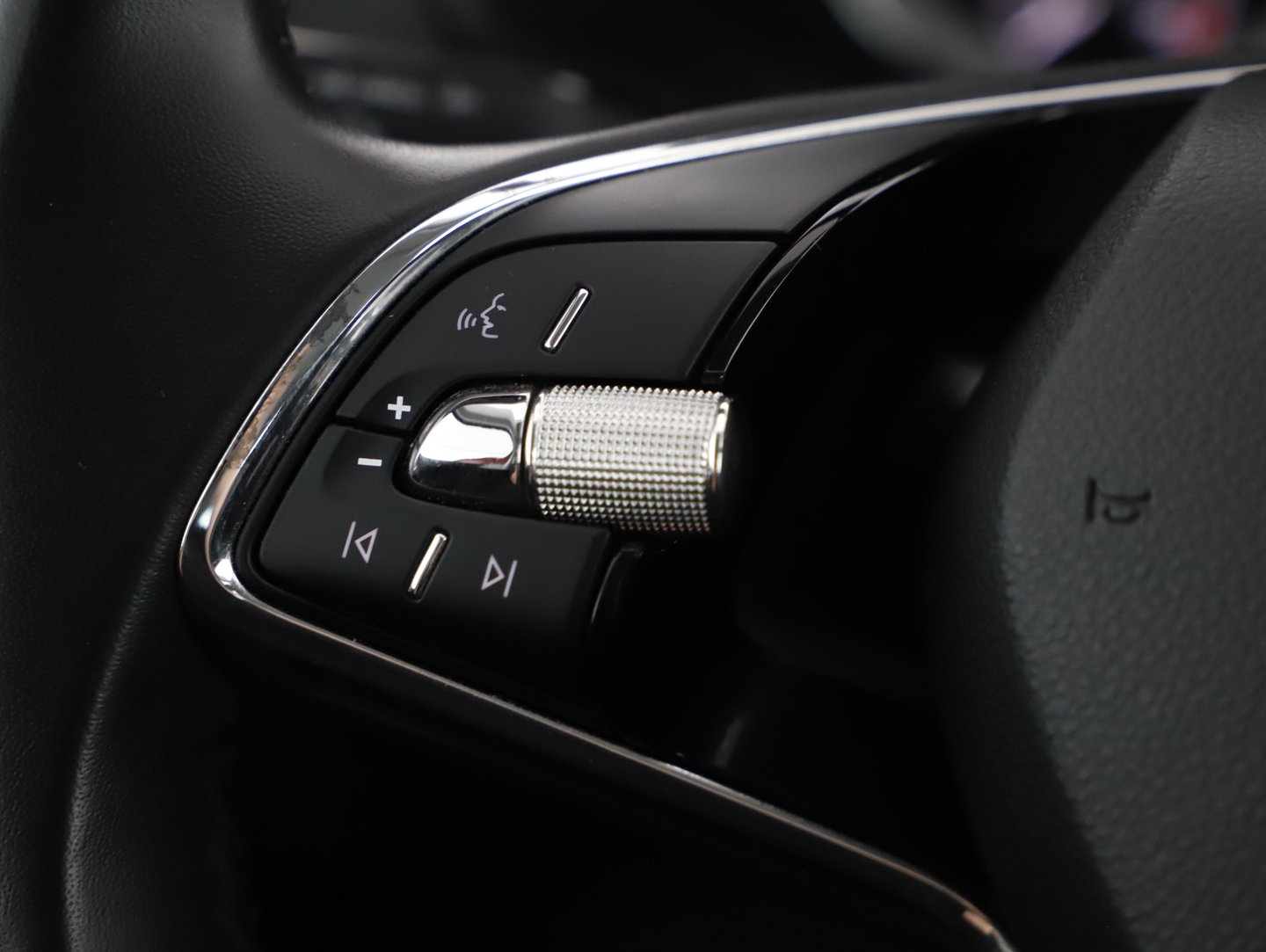 Škoda KAROQ 4x4 Ambition SC TDI DSG | Bild 10 von 22