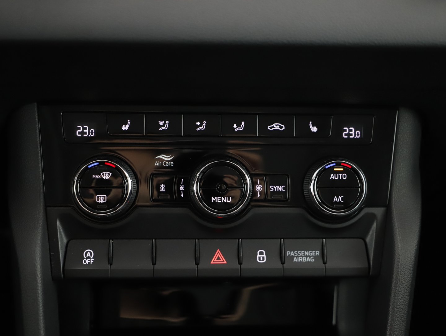 Škoda KAROQ 4x4 Ambition SC TDI DSG | Bild 15 von 22