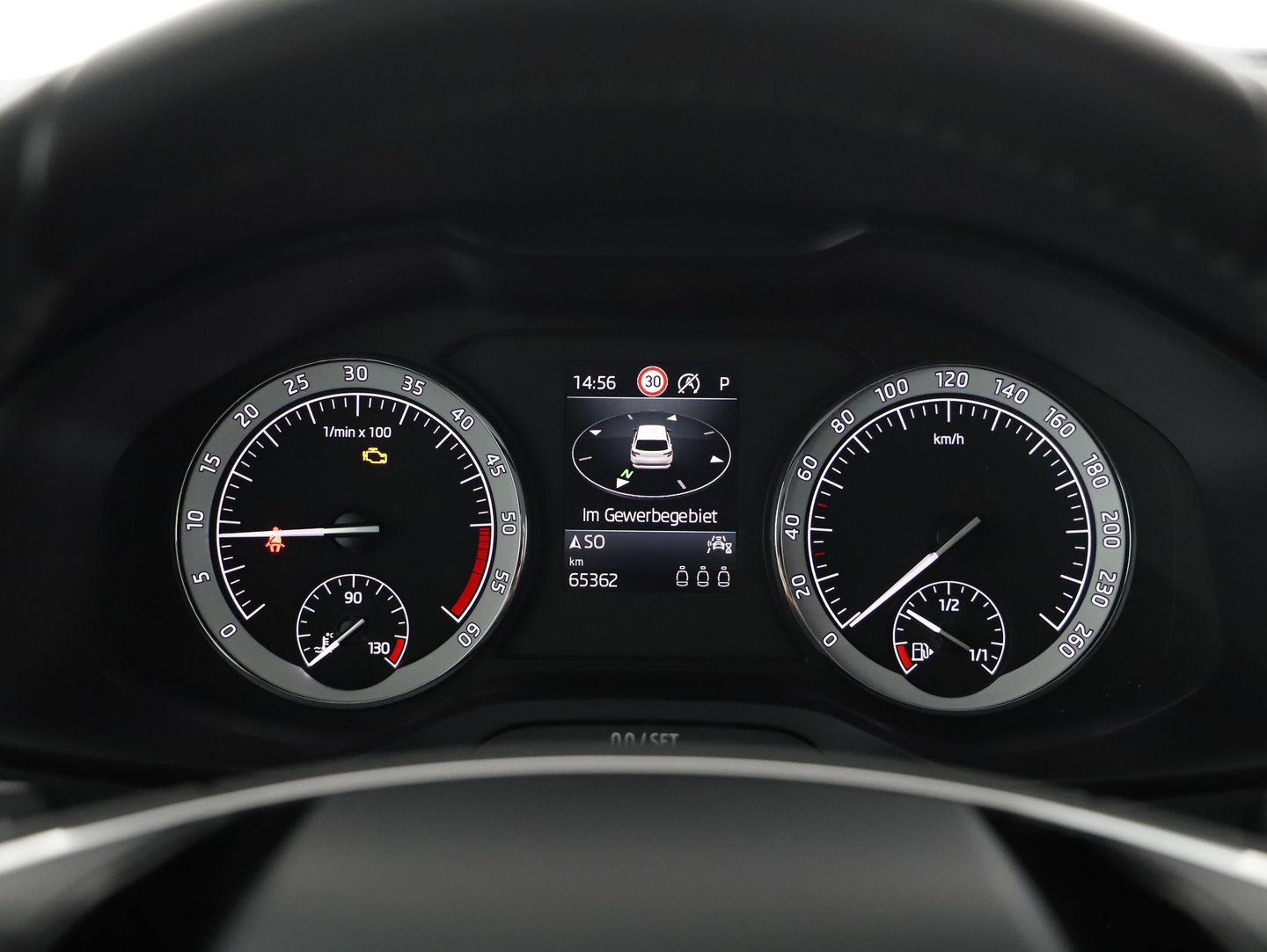 Škoda KAROQ 4x4 Ambition SC TDI DSG | Bild 9 von 22