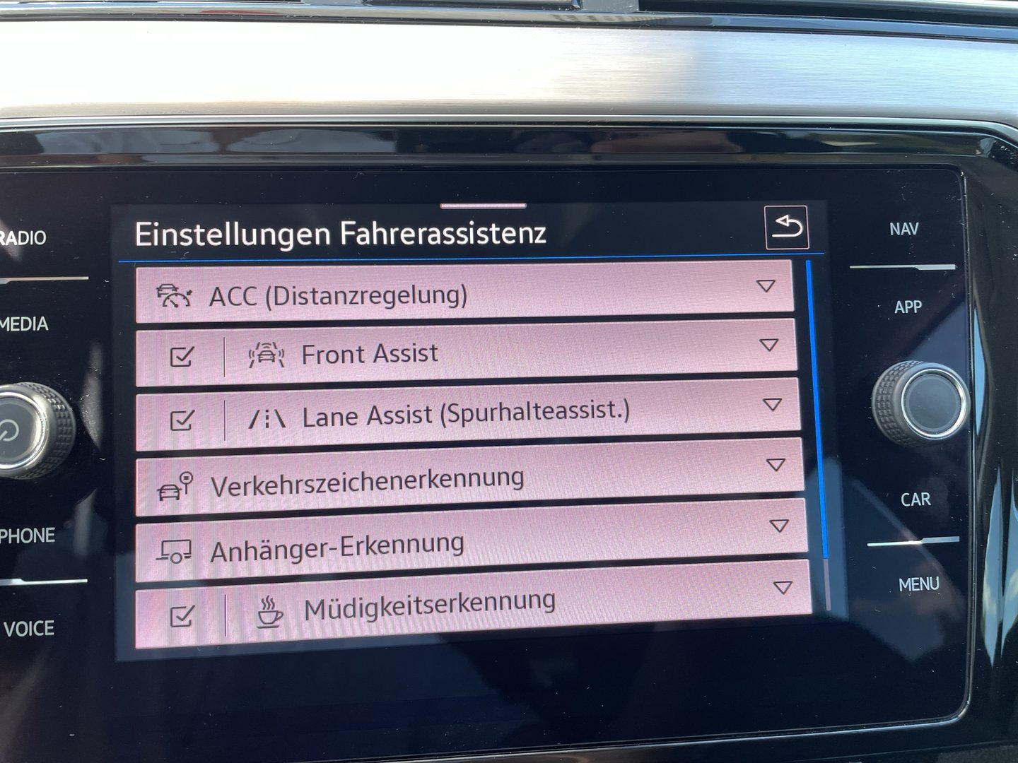 VW Passat Variant Elegance TDI DSG | Bild 14 von 26