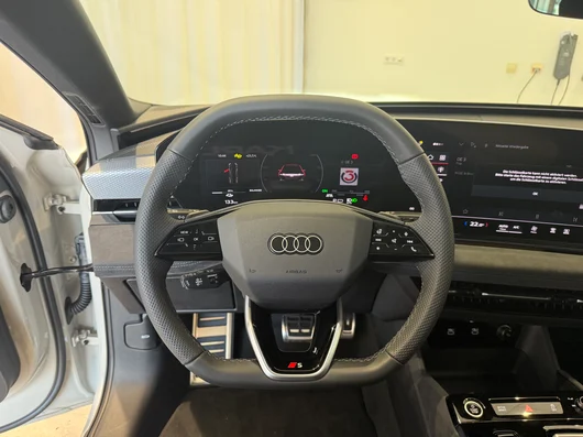 Bild eines Audi A6 Sportback e-tron quattro business