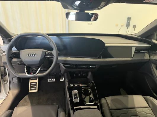 Bild eines Audi A6 Sportback e-tron quattro business