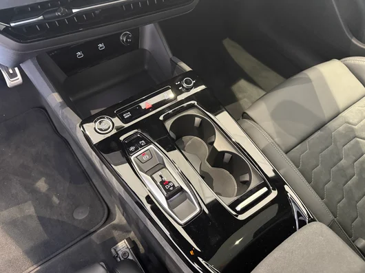 Bild eines Audi A6 Sportback e-tron quattro business