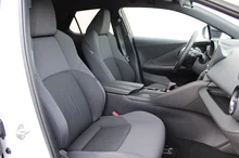 Toyota C-HR 1,8 Hybrid E-CVT Active Drive in Platinum Pearlwhite