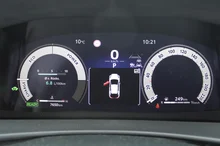 Toyota C-HR 1,8 Hybrid E-CVT Active Drive in Platinum Pearlwhite