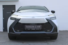 Toyota C-HR 1,8 Hybrid E-CVT Active Drive in Platinum Pearlwhite