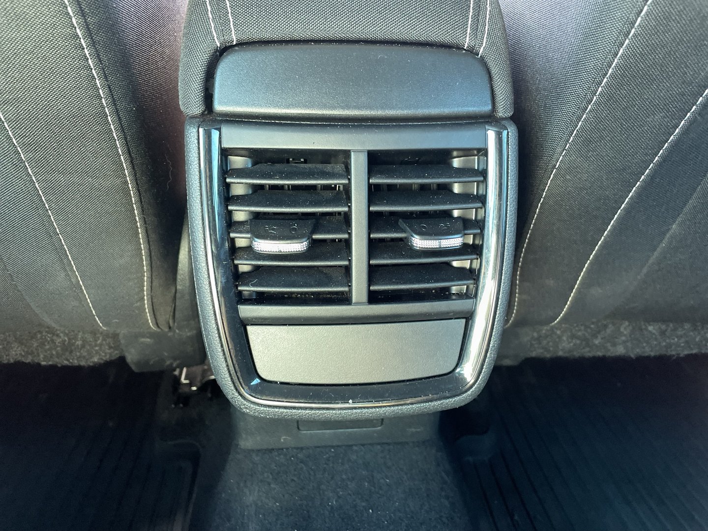 Škoda Kamiq Monte Carlo TSI DSG | Bild 19 von 23