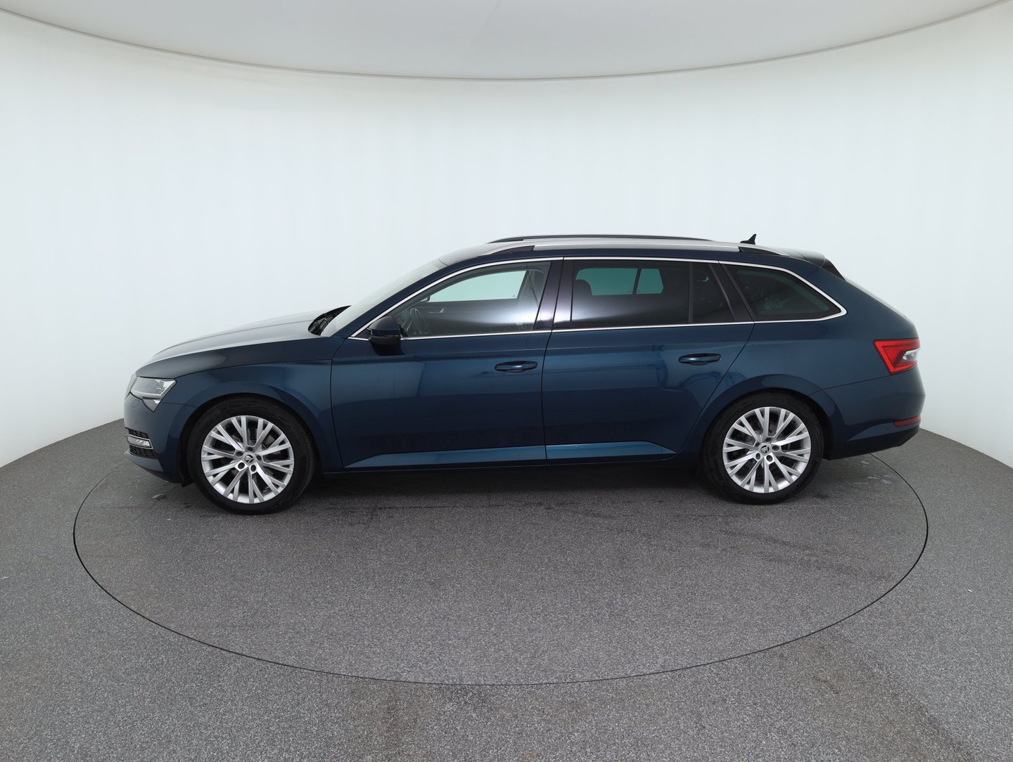 Škoda SUPERB Combi Style TDI DSG | Bild 8 von 37