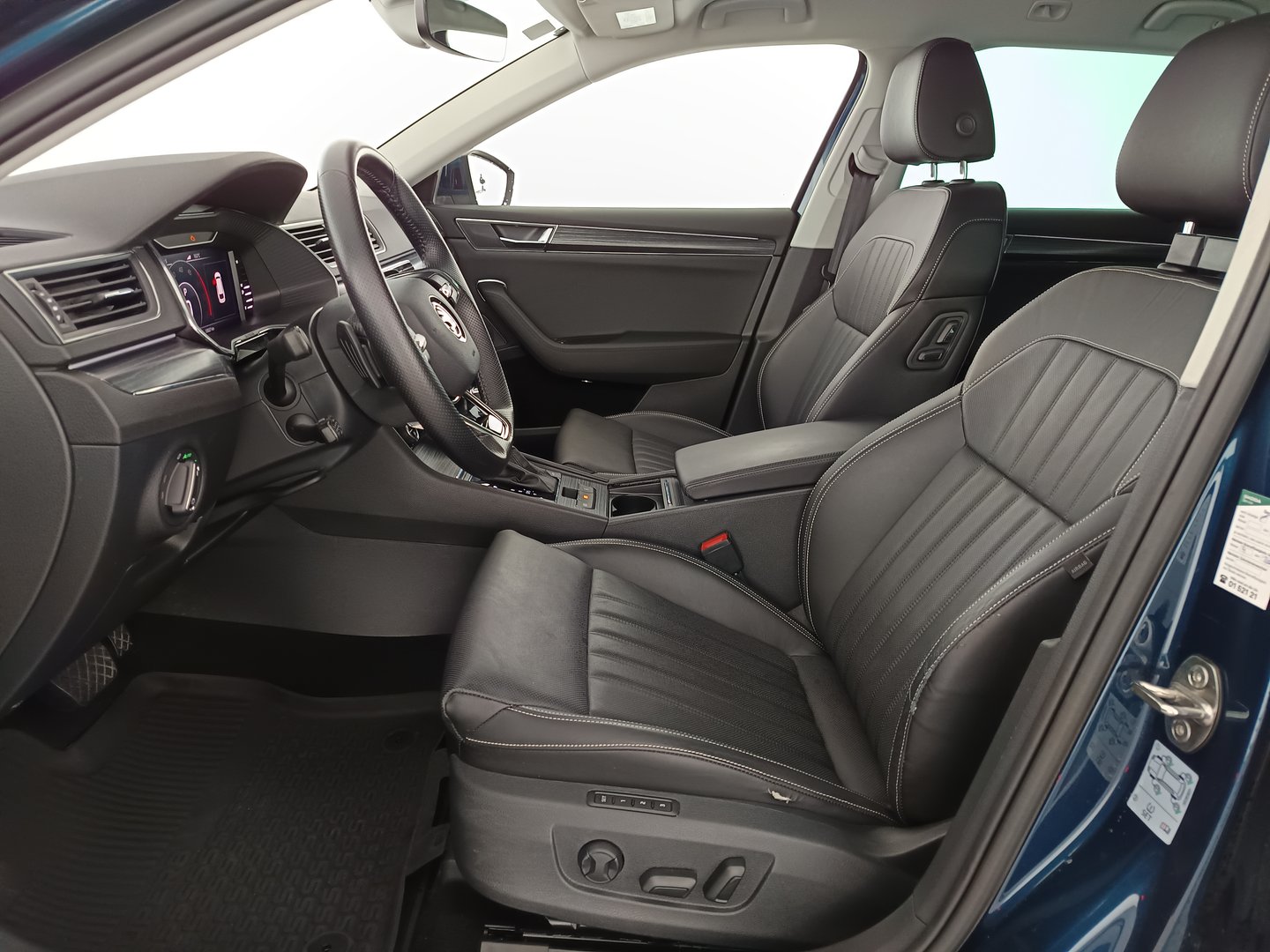 Škoda SUPERB Combi Style TDI DSG | Bild 13 von 37