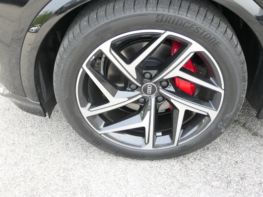 Bild eines Audi Q6 e-tron quattro