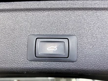 Audi A4 Avant 40 TDI S line in MYTHOSSCHWARZ METALLIC