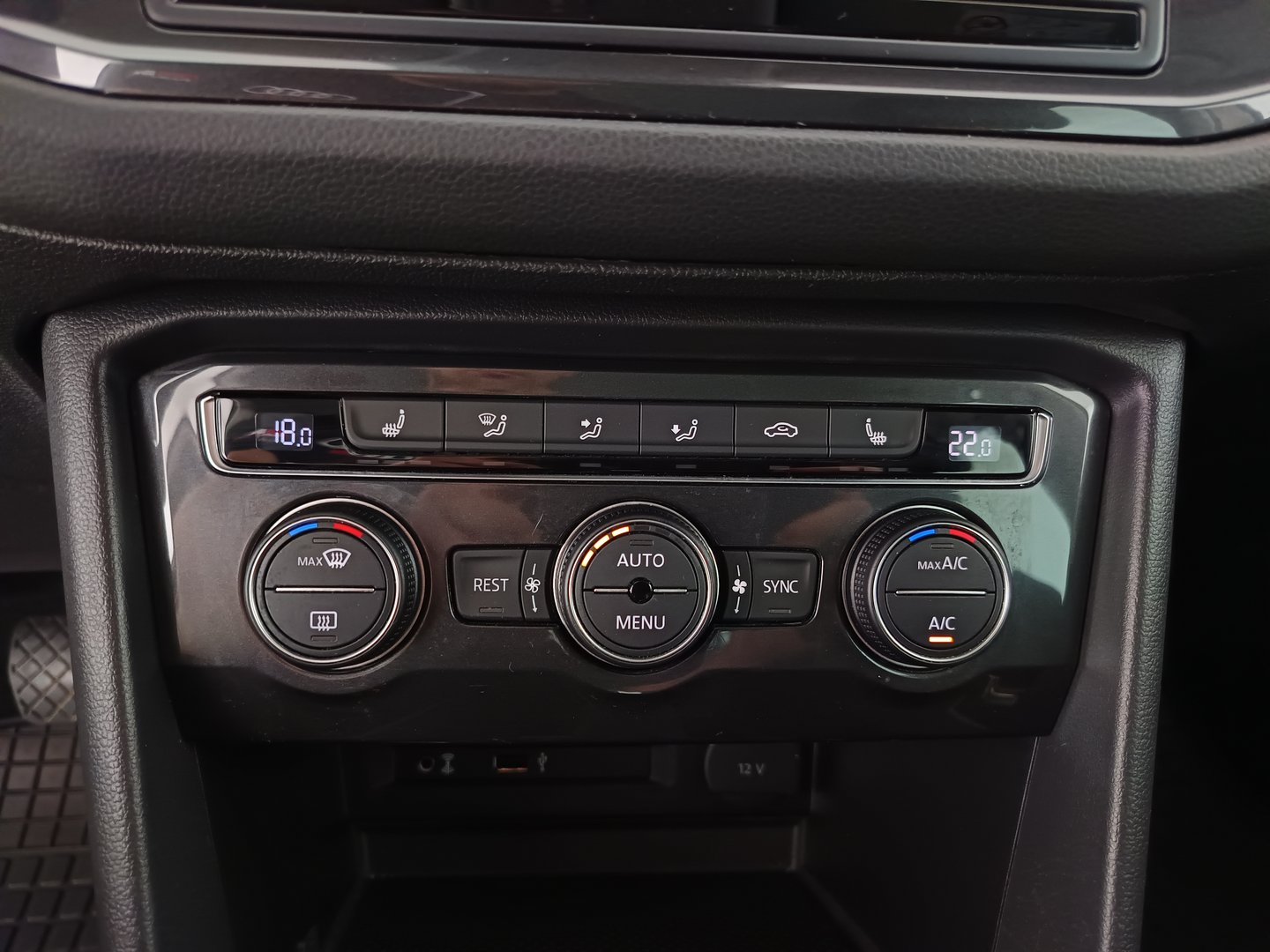 VW Tiguan Comfortline TDI SCR 4MOTION DSG | Bild 27 von 34