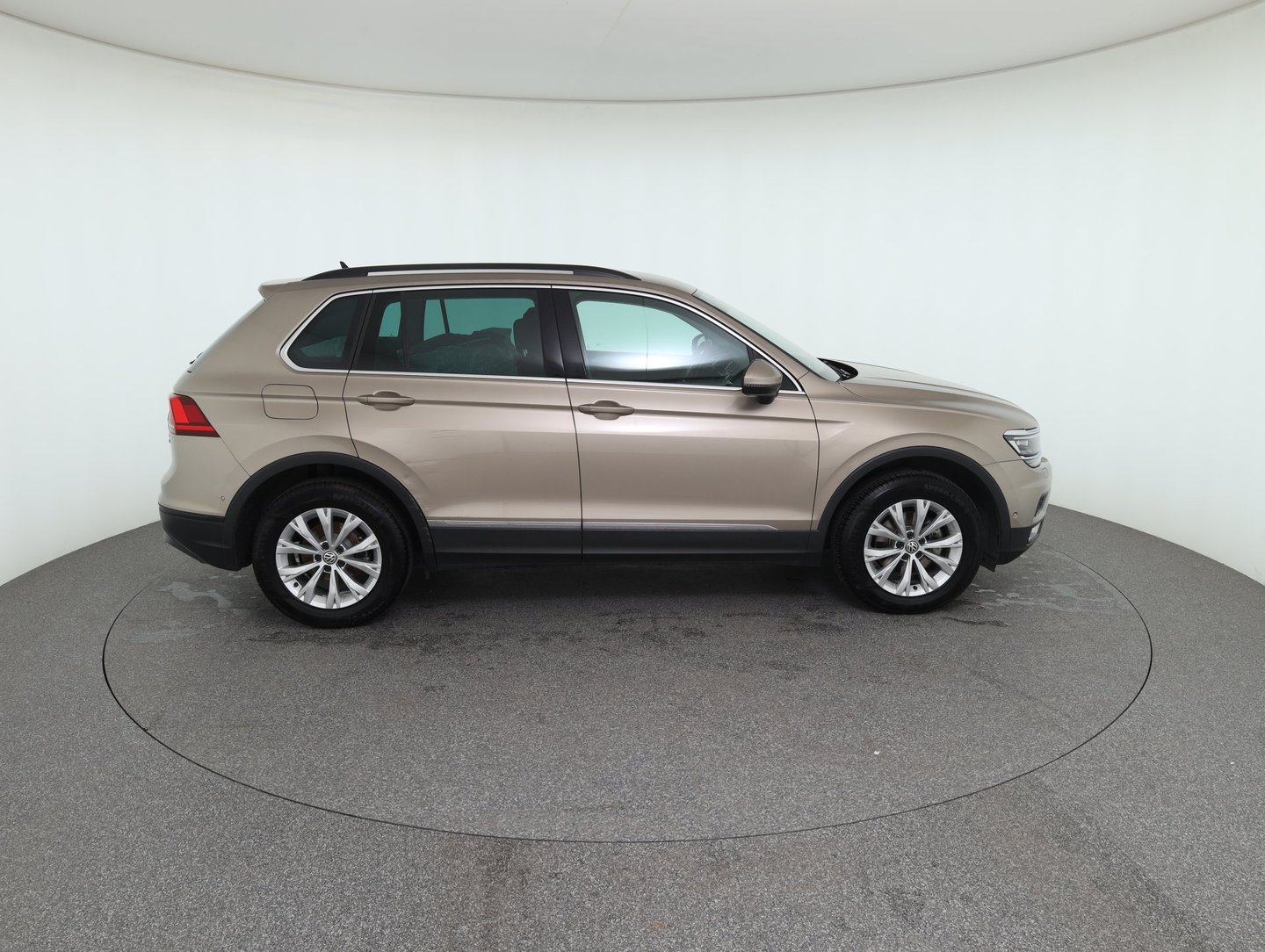VW Tiguan Comfortline TDI SCR 4MOTION DSG | Bild 4 von 34