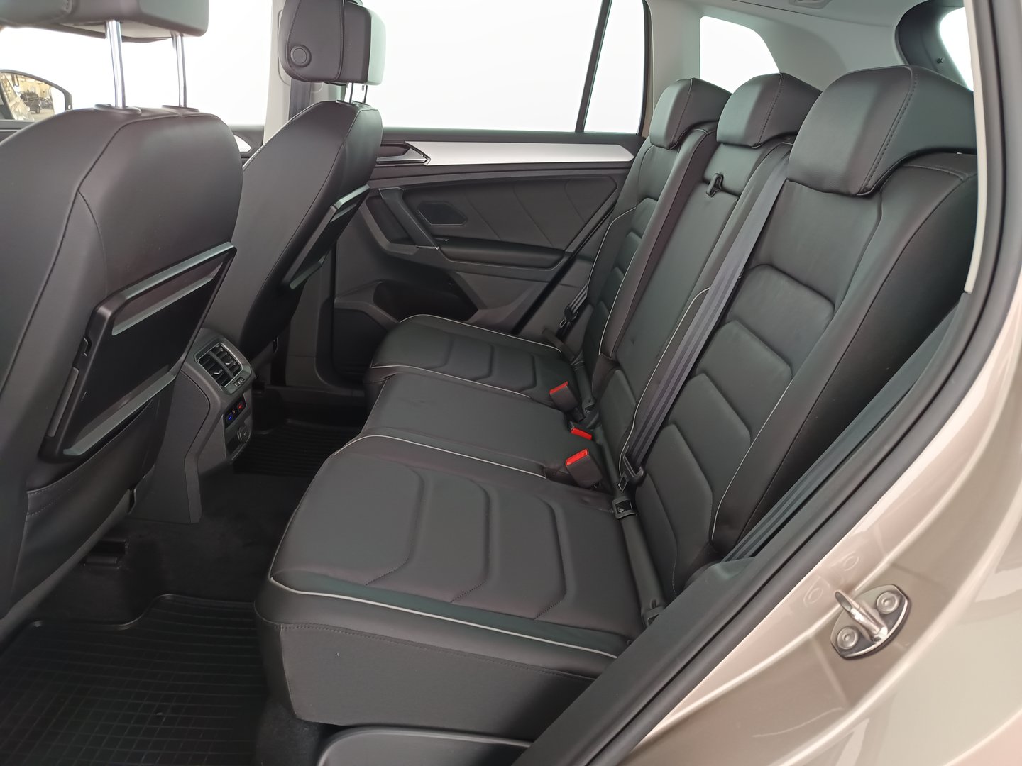 VW Tiguan Comfortline TDI SCR 4MOTION DSG | Bild 29 von 34