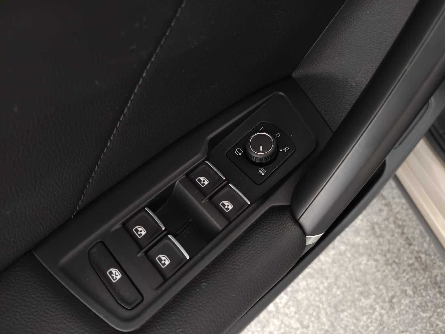 VW Tiguan Comfortline TDI SCR 4MOTION DSG | Bild 11 von 34