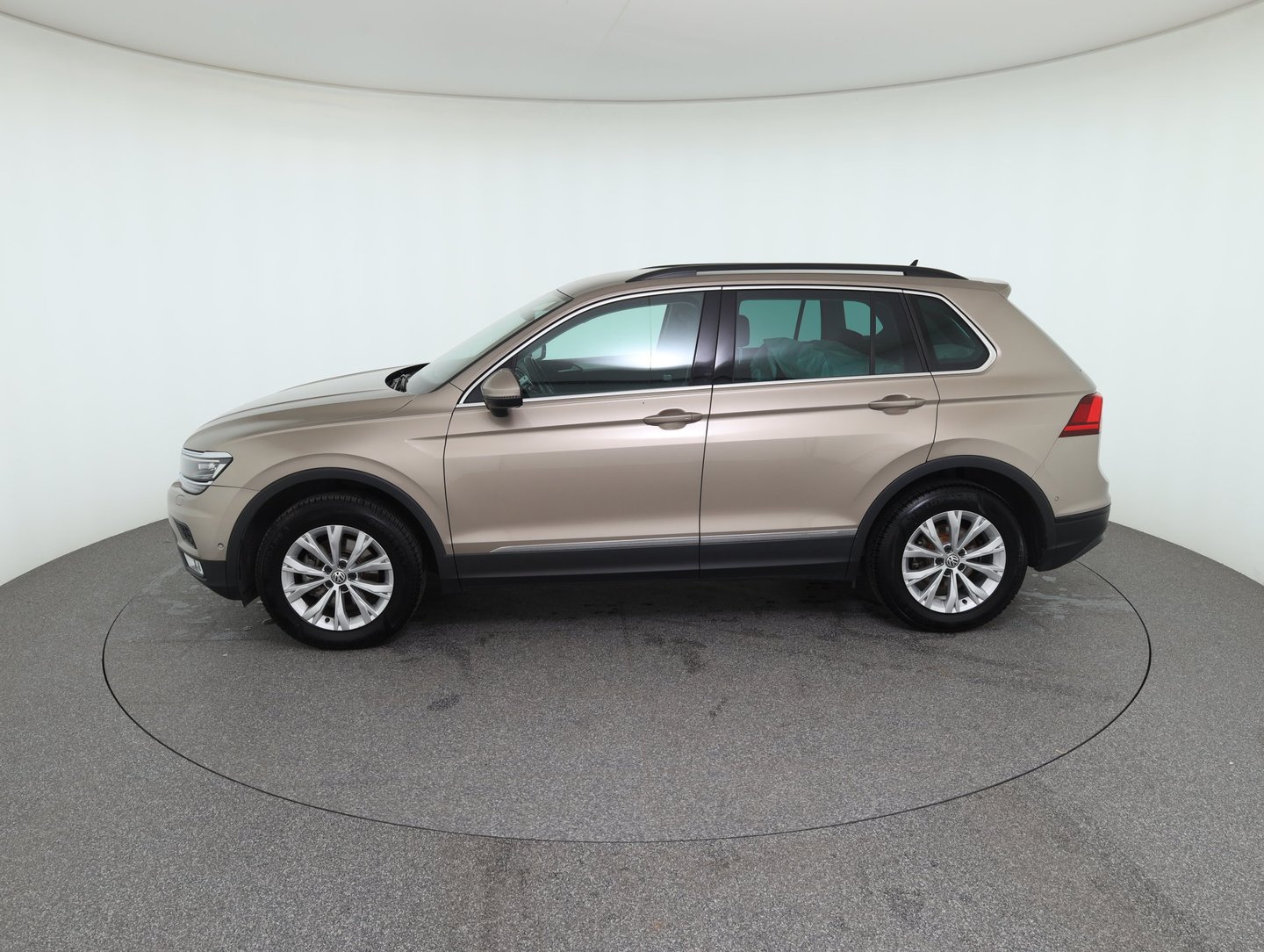 VW Tiguan Comfortline TDI SCR 4MOTION DSG | Bild 8 von 34