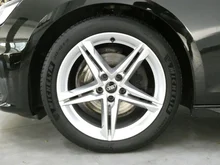 Audi A4 Avant 35 TDI S line in 0E Mythosschwarz Metallic