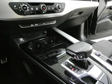 Audi A4 Avant 35 TDI S line in 0E Mythosschwarz Metallic