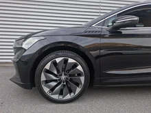 Škoda Enyaq 80 in Black-Magic Perleffekt