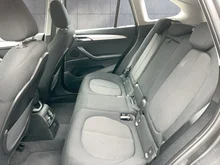 BMW X1 xDrive 25e in mittelgrau - metallic