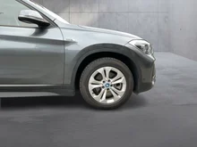 BMW X1 xDrive 25e in mittelgrau - metallic
