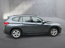 BMW X1 xDrive 25e in mittelgrau - metallic