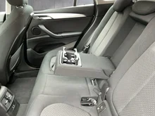 BMW X1 xDrive 25e in mittelgrau - metallic