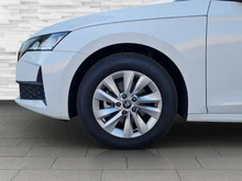 Škoda Octavia Combi Essence TSI in Alaska-Weiß