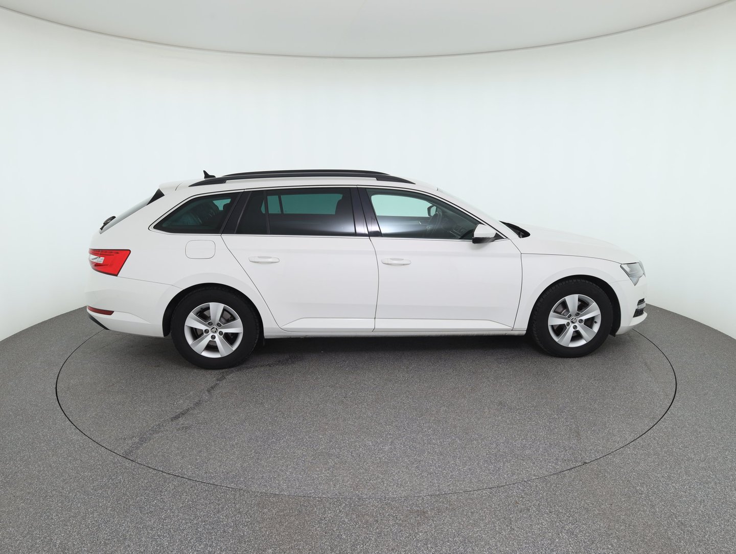 Škoda SUPERB Combi Ambition TDI | Bild 4 von 37