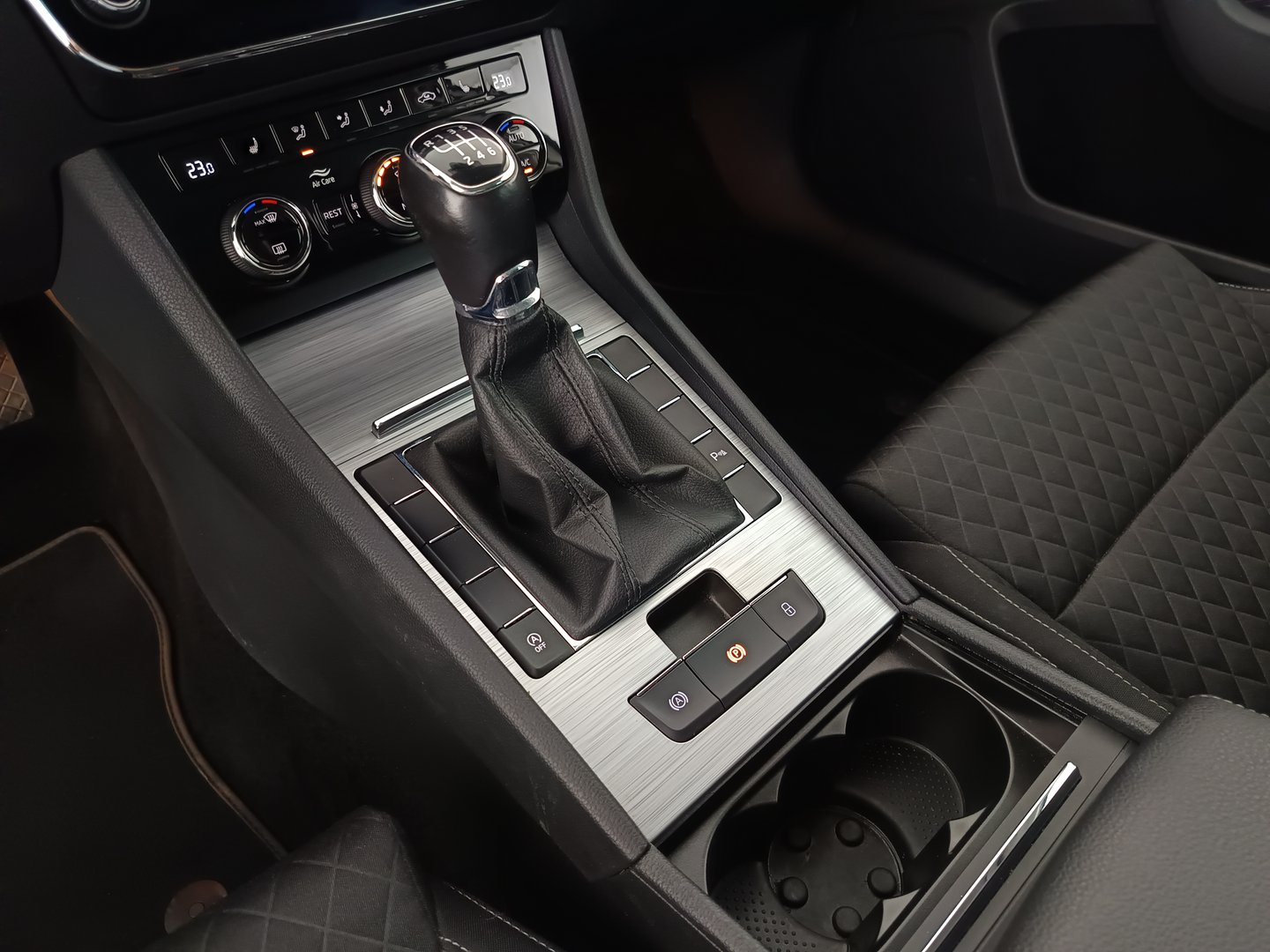 Škoda SUPERB Combi Ambition TDI | Bild 33 von 37