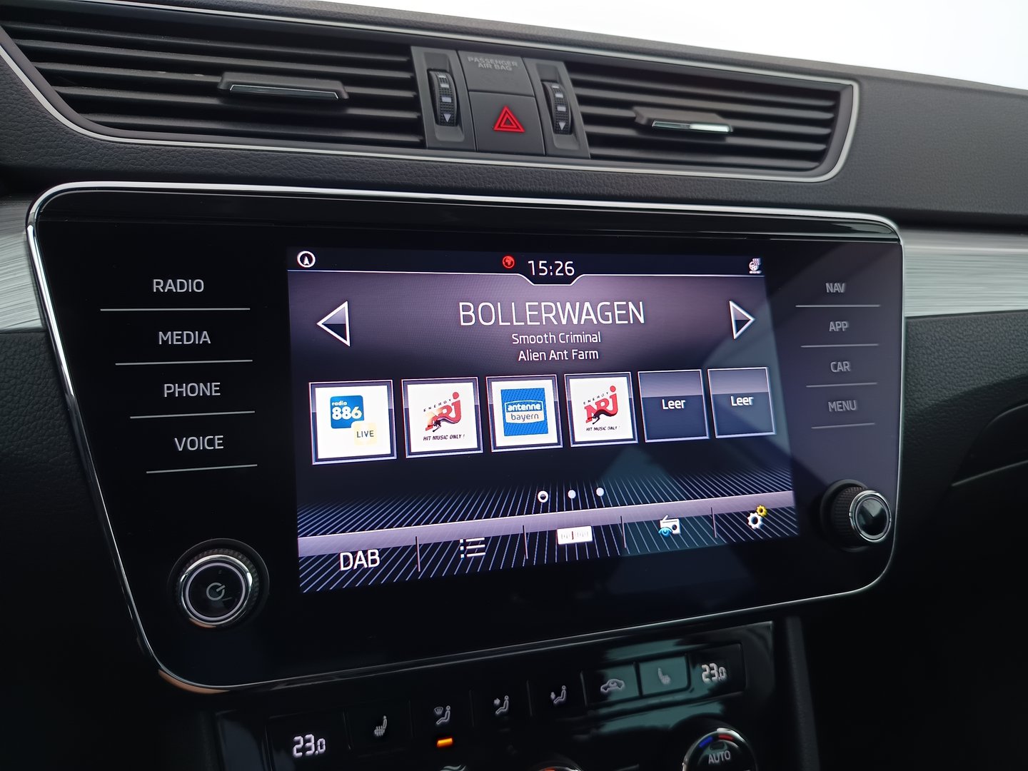 Škoda SUPERB Combi Ambition TDI | Bild 19 von 37