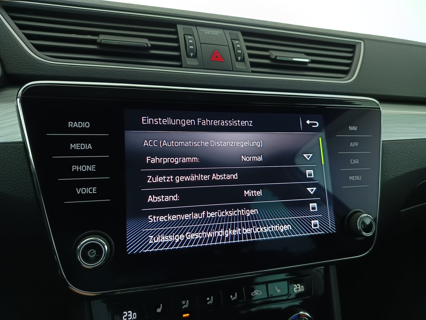Škoda SUPERB Combi Ambition TDI | Bild 25 von 37
