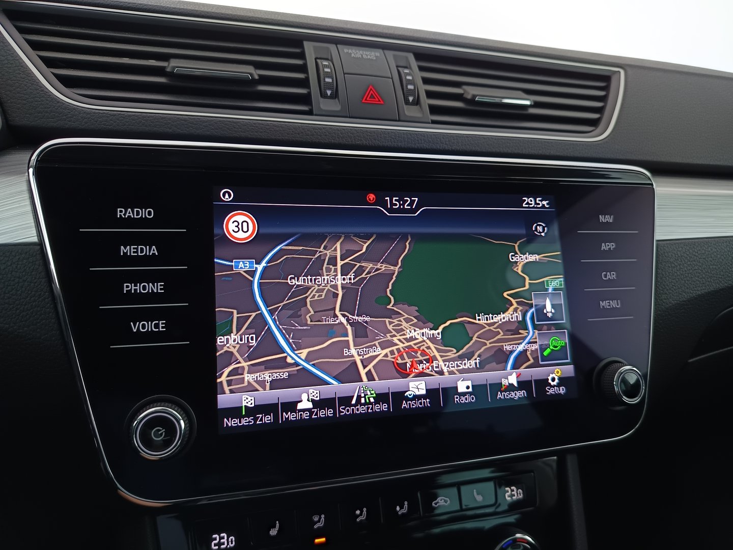 Škoda SUPERB Combi Ambition TDI | Bild 24 von 37