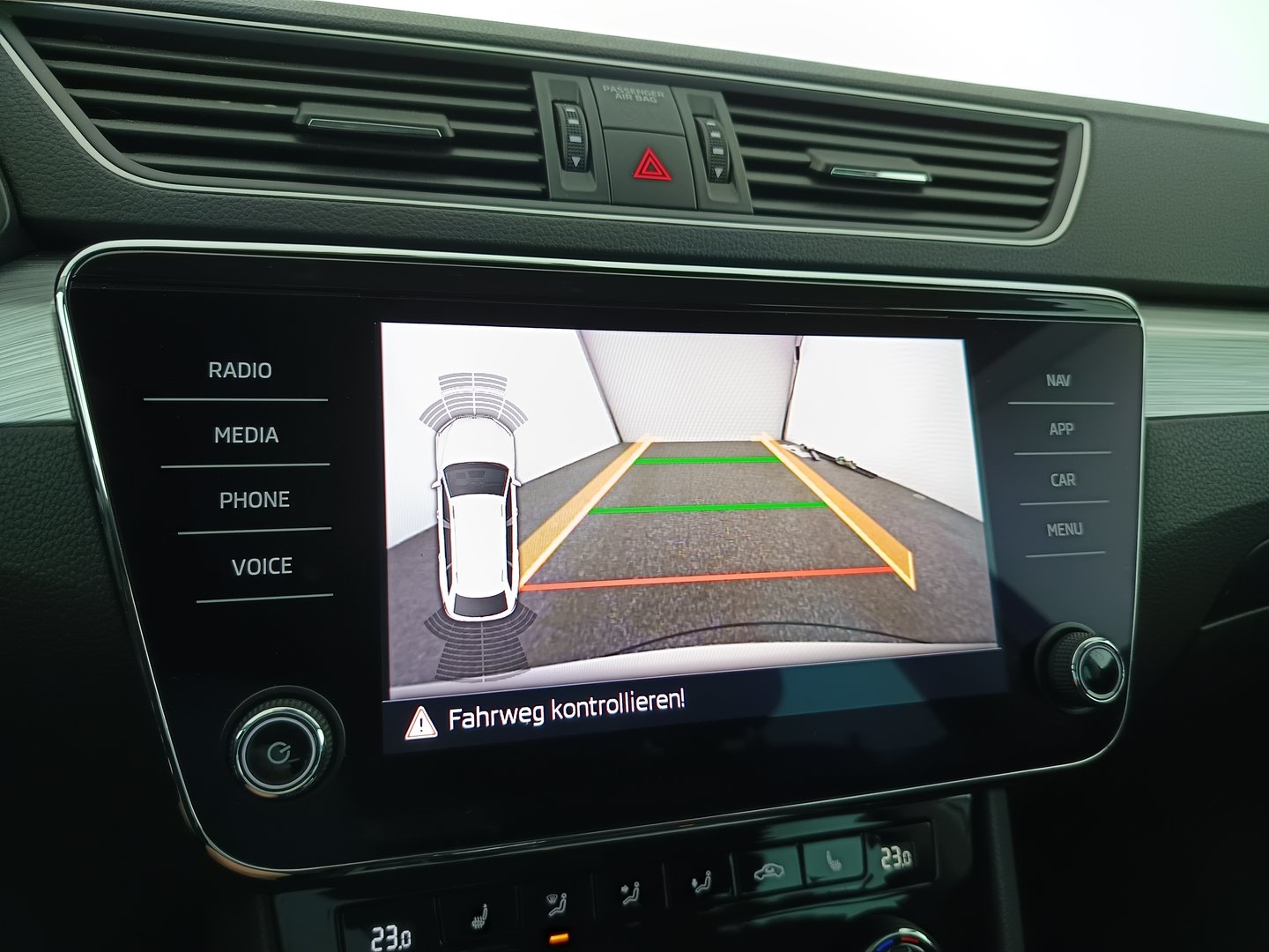 Škoda SUPERB Combi Ambition TDI | Bild 28 von 37
