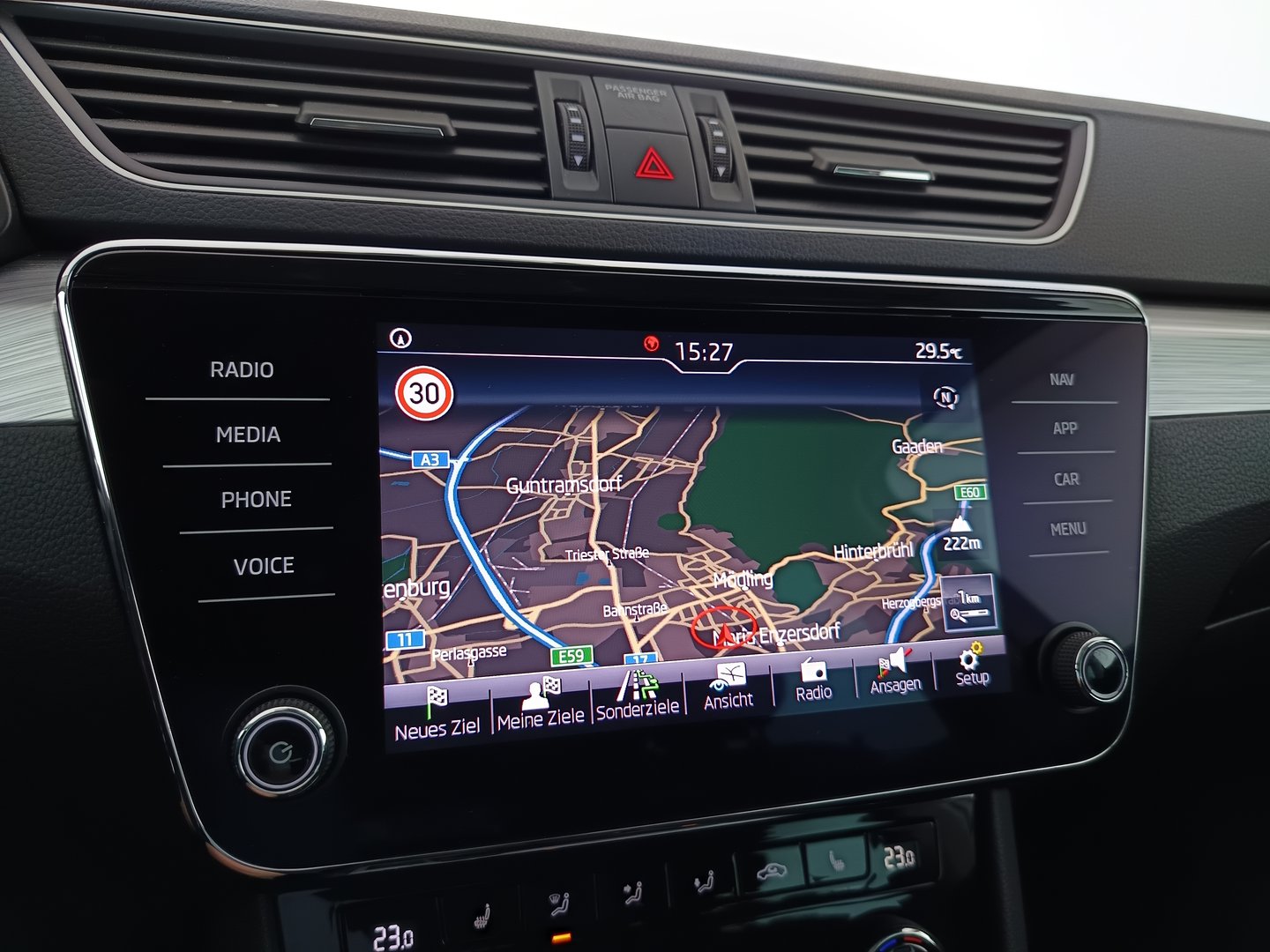 Škoda SUPERB Combi Ambition TDI | Bild 29 von 37