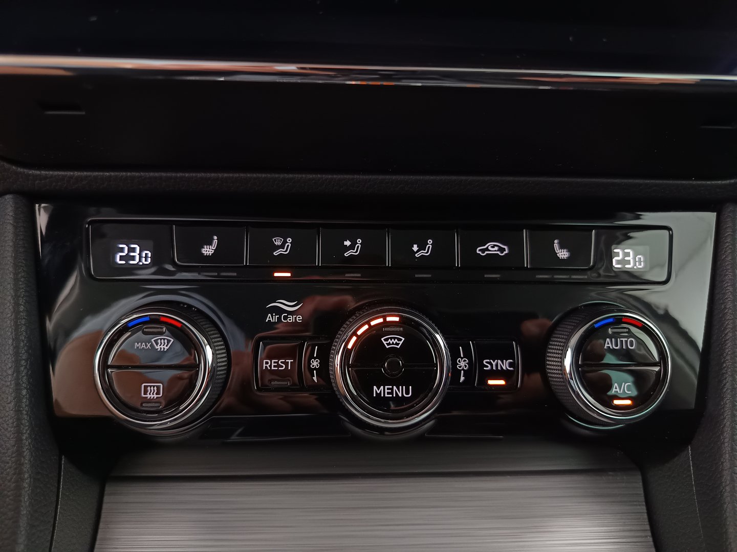 Škoda SUPERB Combi Ambition TDI | Bild 32 von 37