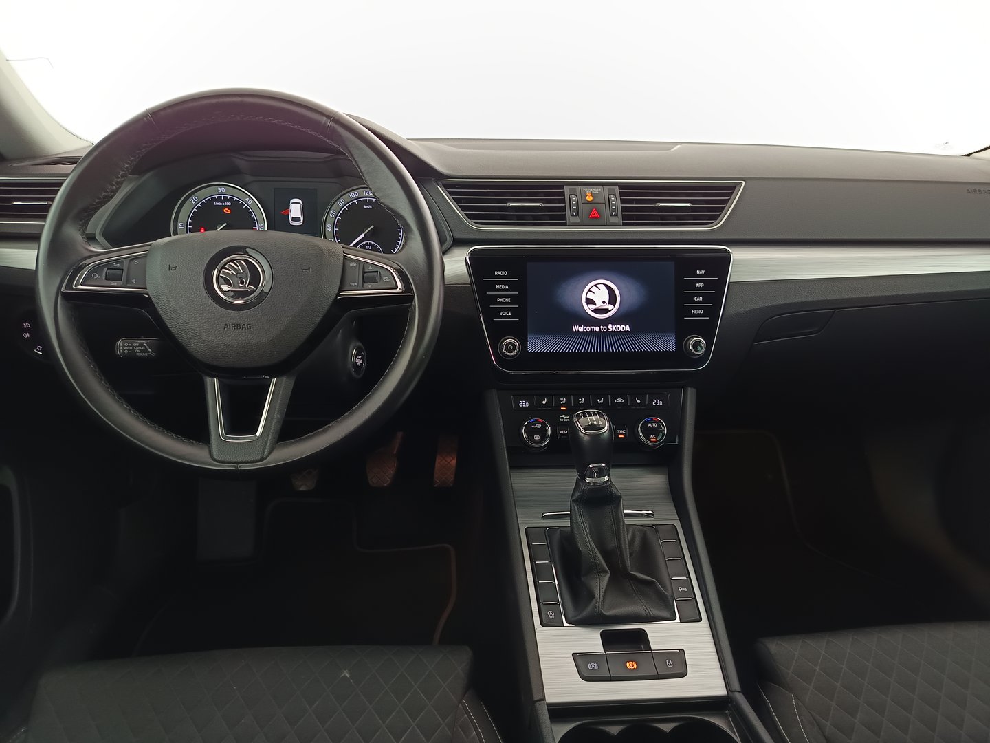 Škoda SUPERB Combi Ambition TDI | Bild 14 von 37