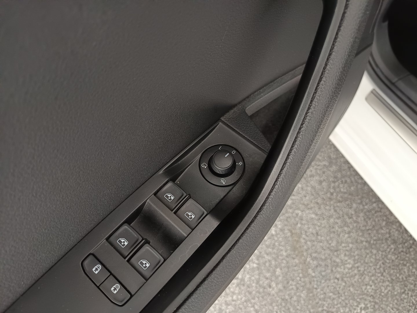 Škoda SUPERB Combi Ambition TDI | Bild 11 von 37
