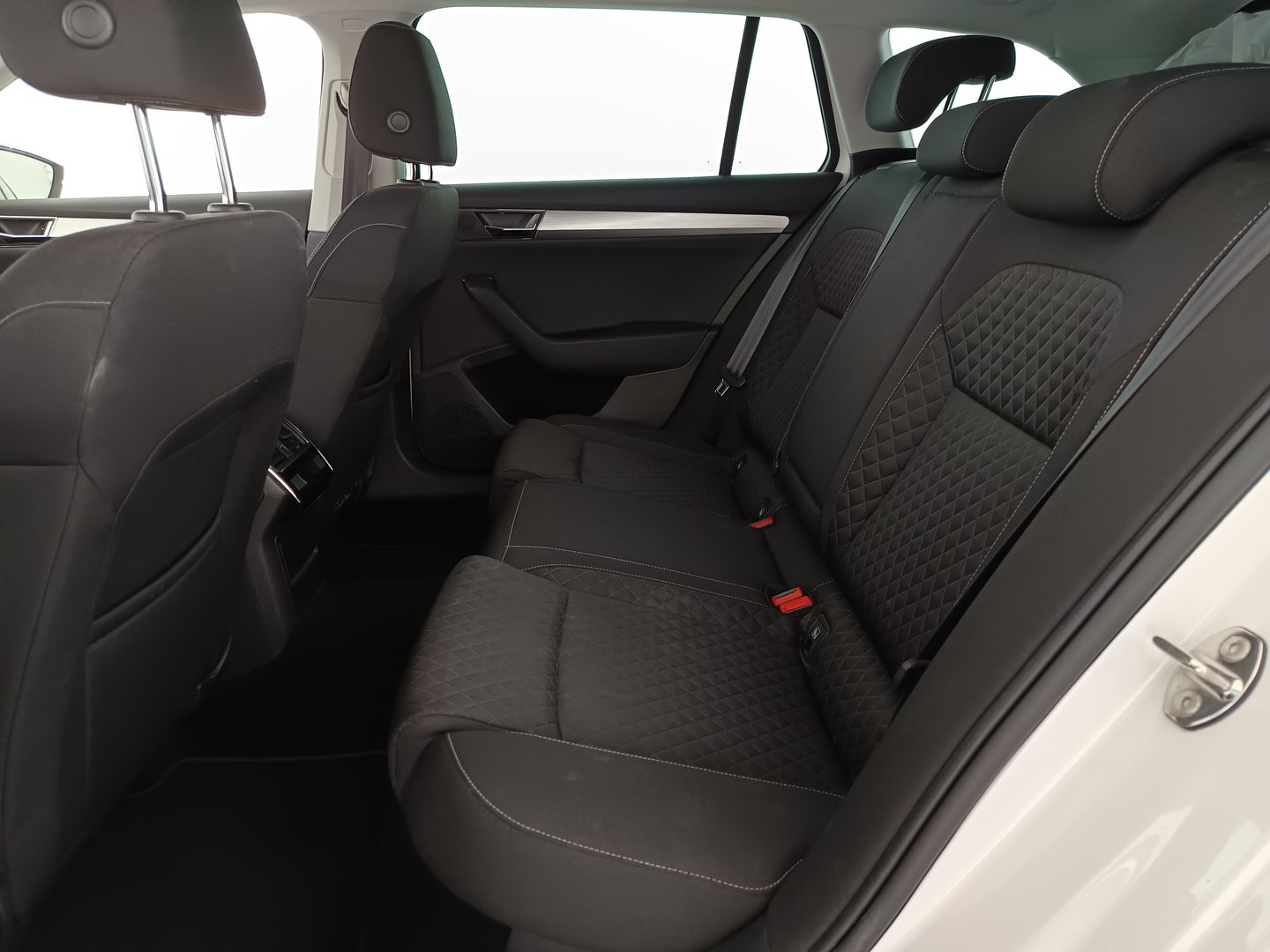Škoda SUPERB Combi Ambition TDI | Bild 34 von 37