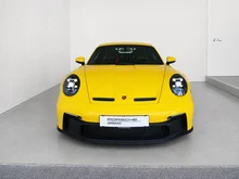 Porsche 911 GT3 in racinggelb