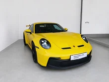 Porsche 911 GT3 in racinggelb