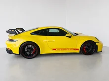 Porsche 911 GT3 in racinggelb
