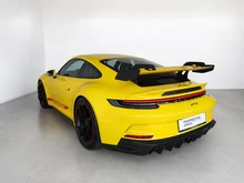 Porsche 911 GT3 in racinggelb