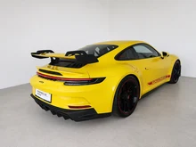 Porsche 911 GT3 in racinggelb