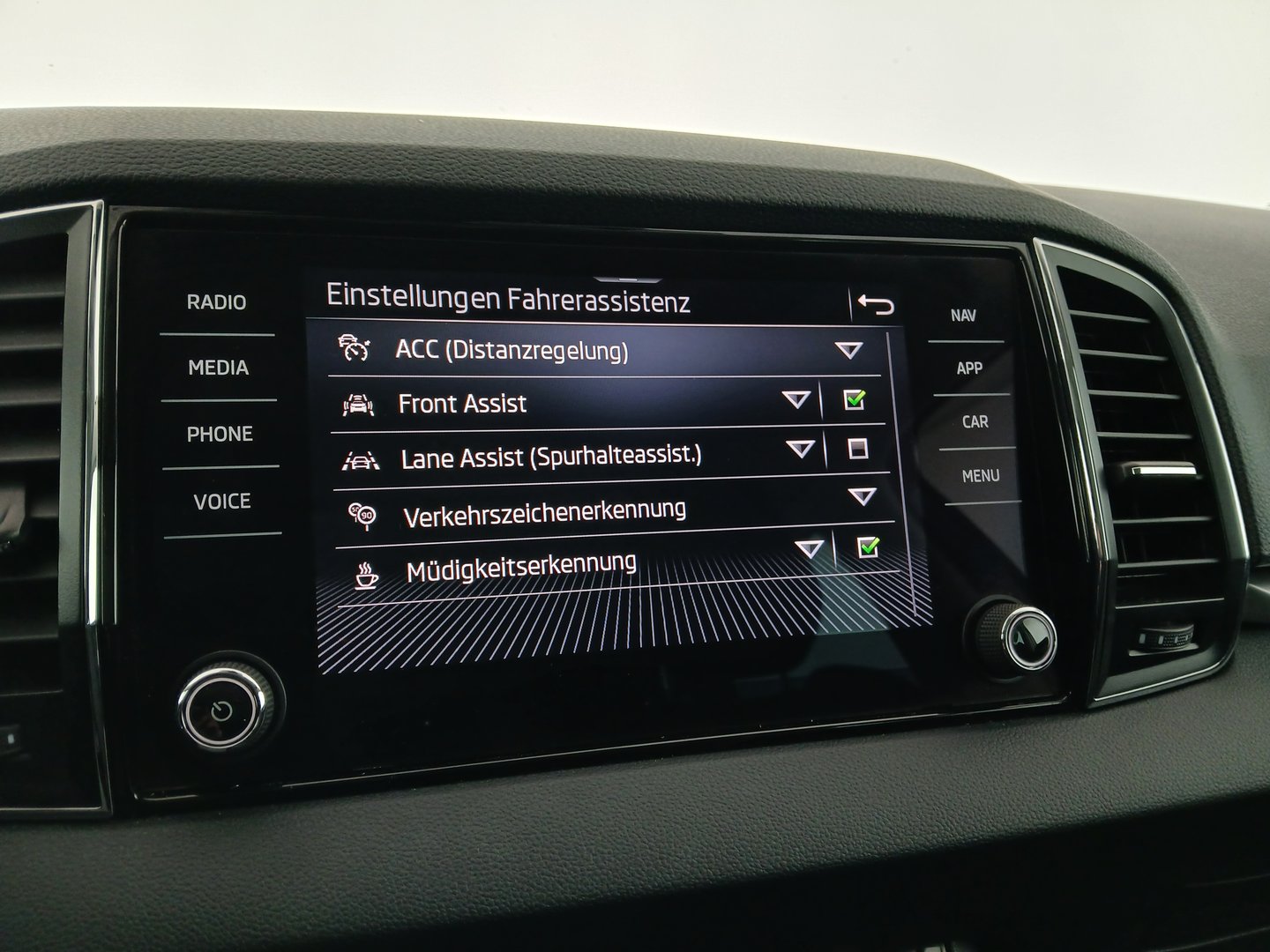 Škoda KAROQ Ambition TDI DSG | Bild 24 von 33